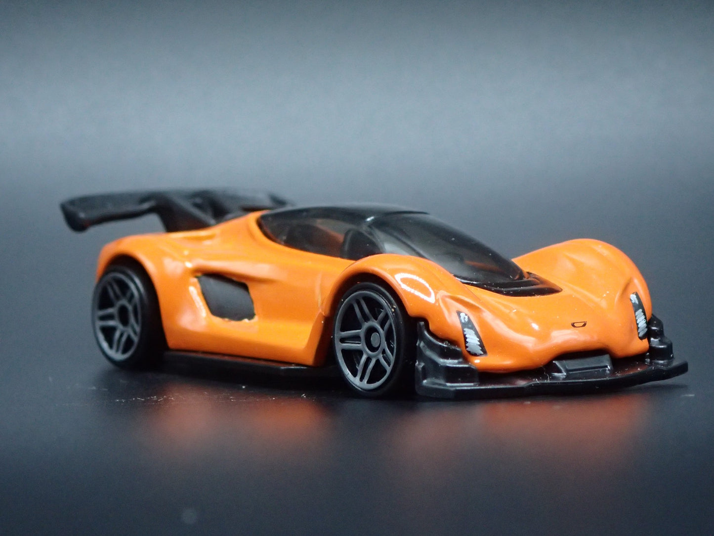 2021-2026 CZINGER 21C SUPER CAR 1:64 SCALE COLLECTIBLE DIORAMA DIECAST MODEL CAR