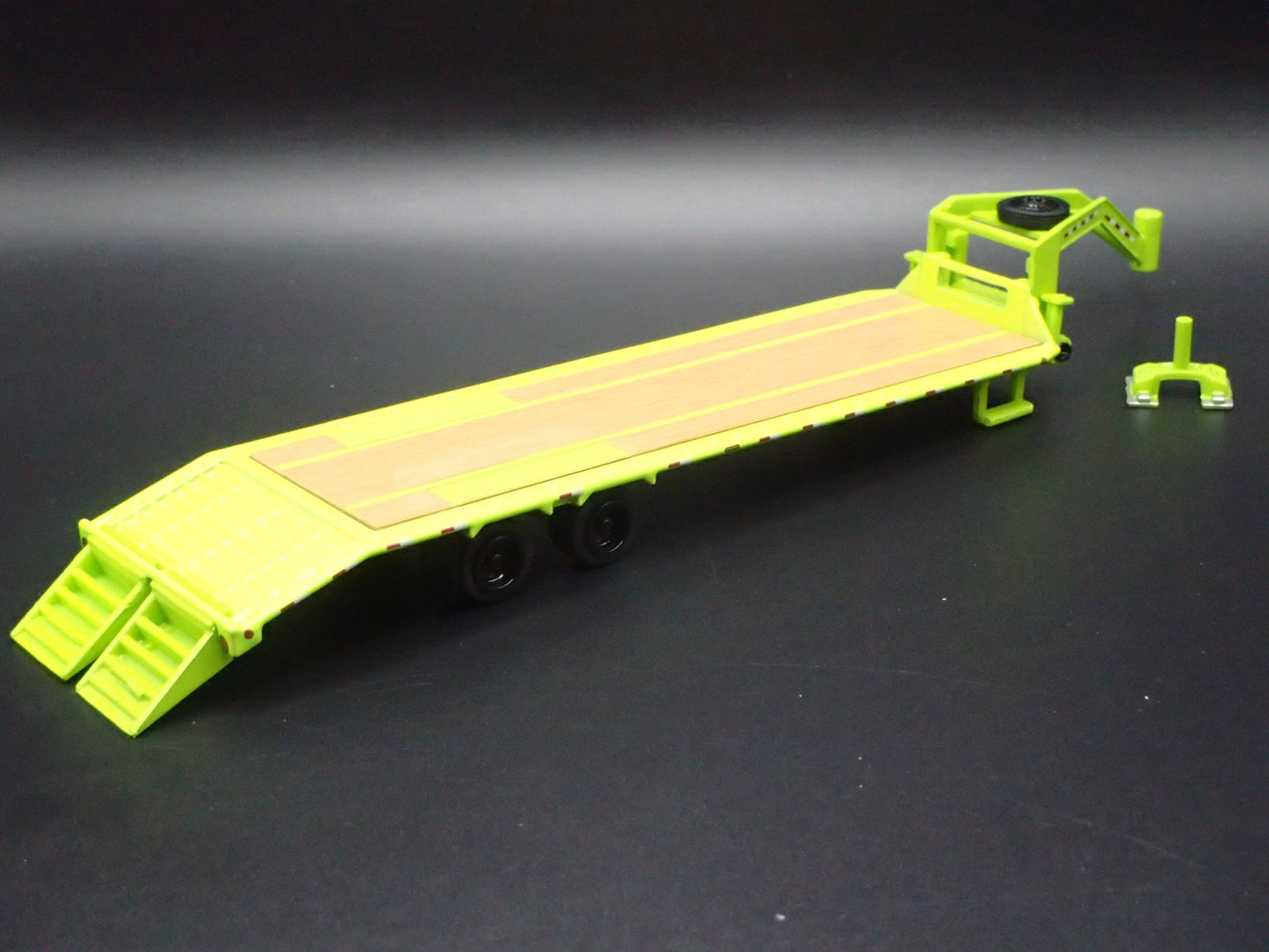 GOOSENECK FLATBED TRAILER w LOADING RAMP, HITCH 1:64 SCALE DIORAMA DIECAST MODEL