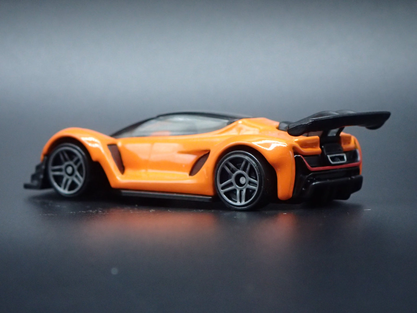 2021-2026 CZINGER 21C SUPER CAR 1:64 SCALE COLLECTIBLE DIORAMA DIECAST MODEL CAR