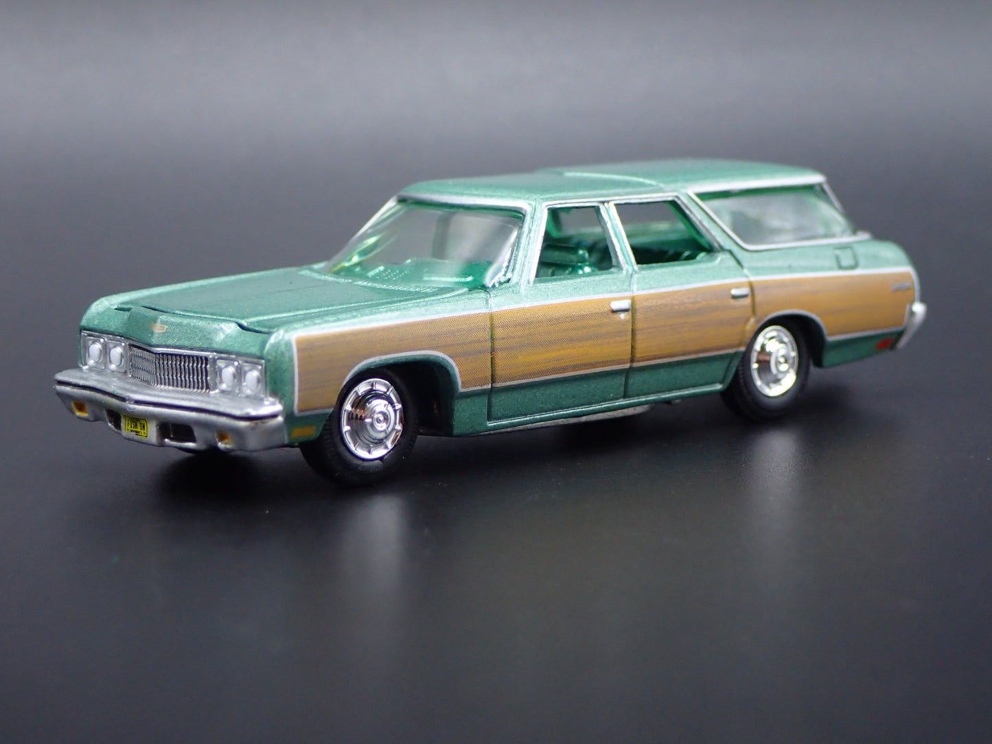 1973 73 CHEVY CHEVROLET CAPRICE STATION WAGON HITCH 1:64 SCALE DIECAST MODEL CAR