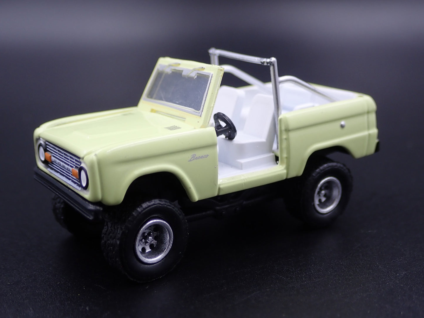 1967 67 FORD BRONCO 4X4 OFF ROAD YELLOW 1:64 SCALE COLLECTIBLE DIECAST MODEL CAR