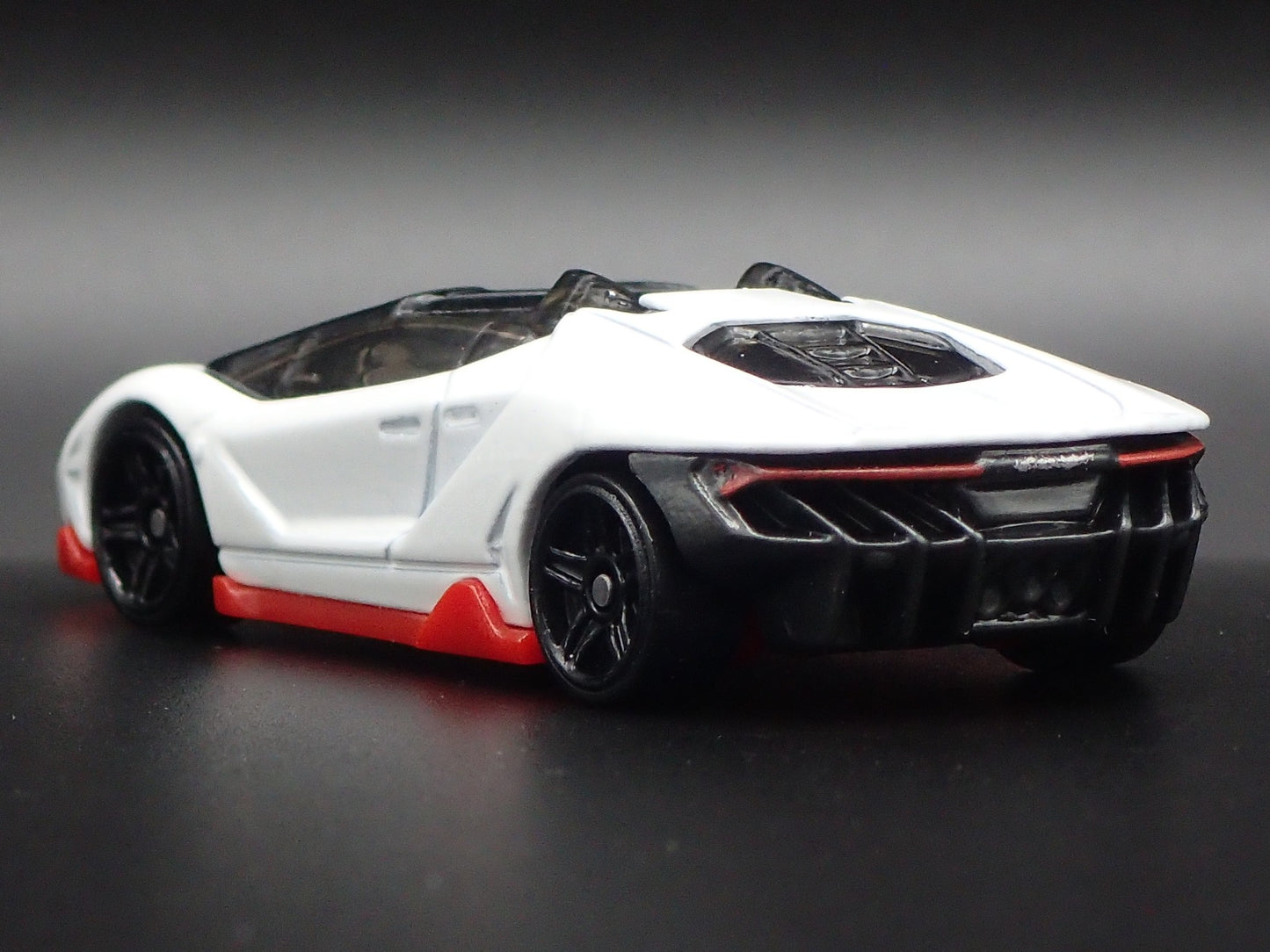 2016-2017 LAMBORGHINI CENTENARIO ROADSTER SUPER CAR 1:64 SCALE DIECAST MODEL CAR