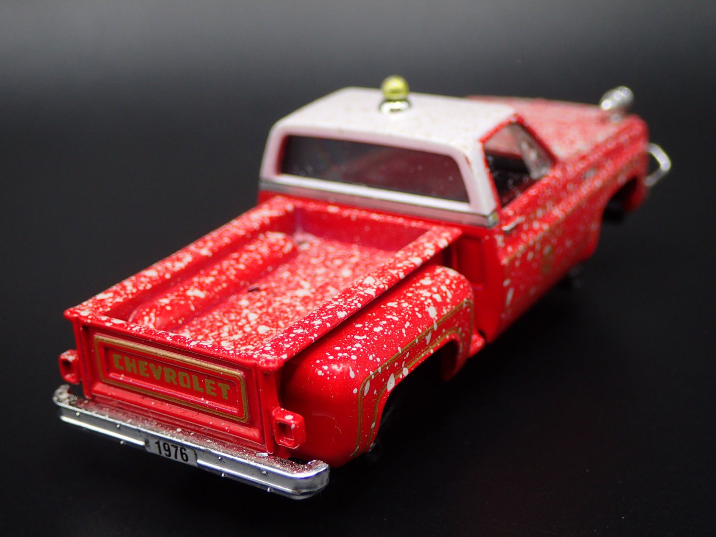 1976 CHEVROLET PICKUP TRUCK FIRE DEPT 4X4 SQUAREBODY WRECK 1/64 SCALE MODEL CAR