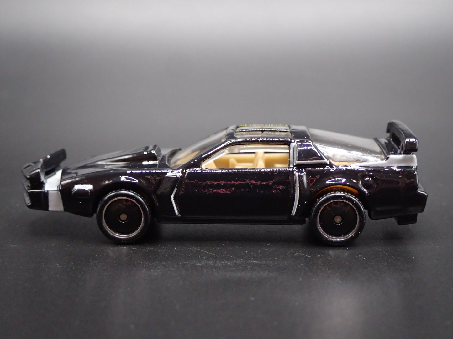 KNIGHT RIDER KITT SUPER PURSUIT MODE RARE 1:64 SCALE DIORAMA DIECAST MODEL CAR