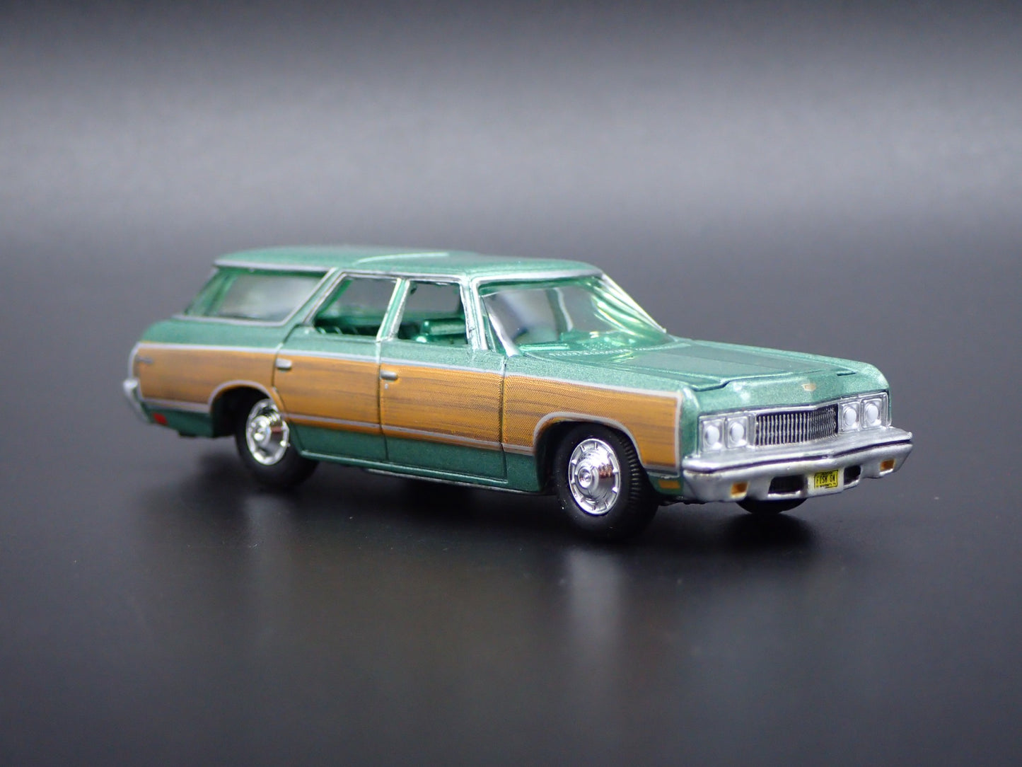 1973 73 CHEVY CHEVROLET CAPRICE STATION WAGON HITCH 1:64 SCALE DIECAST MODEL CAR