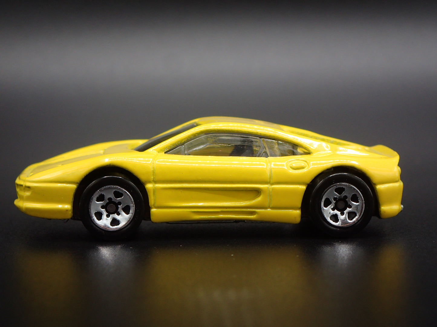 1994-1999 FERRARI 355 YELLOW 1:64 SCALE COLLECTIBLE DIORAMA DIECAST MODEL CAR