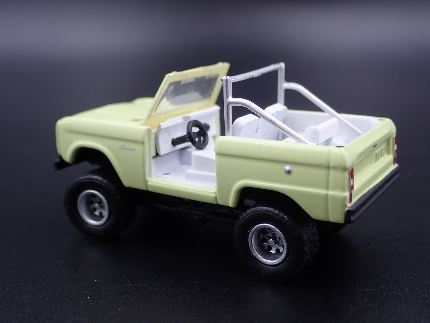1967 67 FORD BRONCO 4X4 OFF ROAD YELLOW 1:64 SCALE COLLECTIBLE DIECAST MODEL CAR