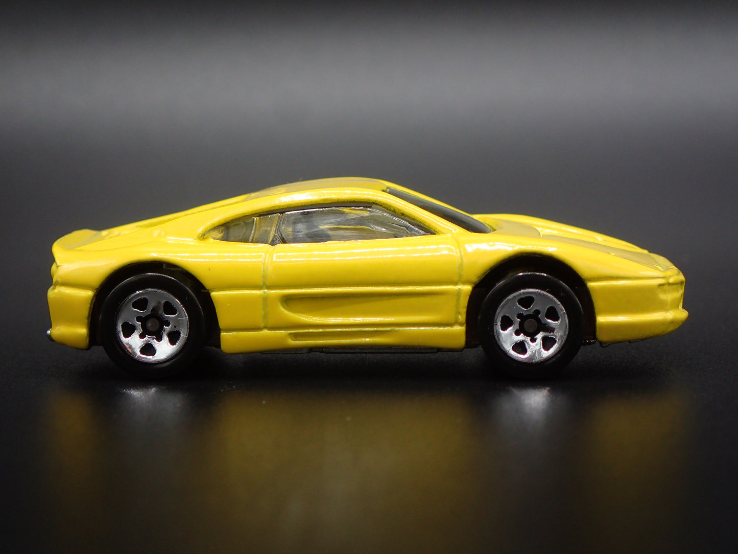 1994-1999 FERRARI 355 YELLOW 1:64 SCALE COLLECTIBLE DIORAMA DIECAST MODEL CAR