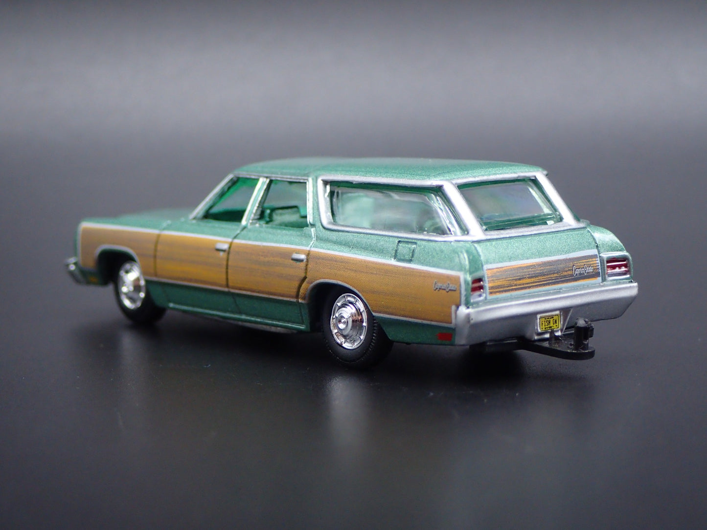 1973 73 CHEVY CHEVROLET CAPRICE STATION WAGON HITCH 1:64 SCALE DIECAST MODEL CAR