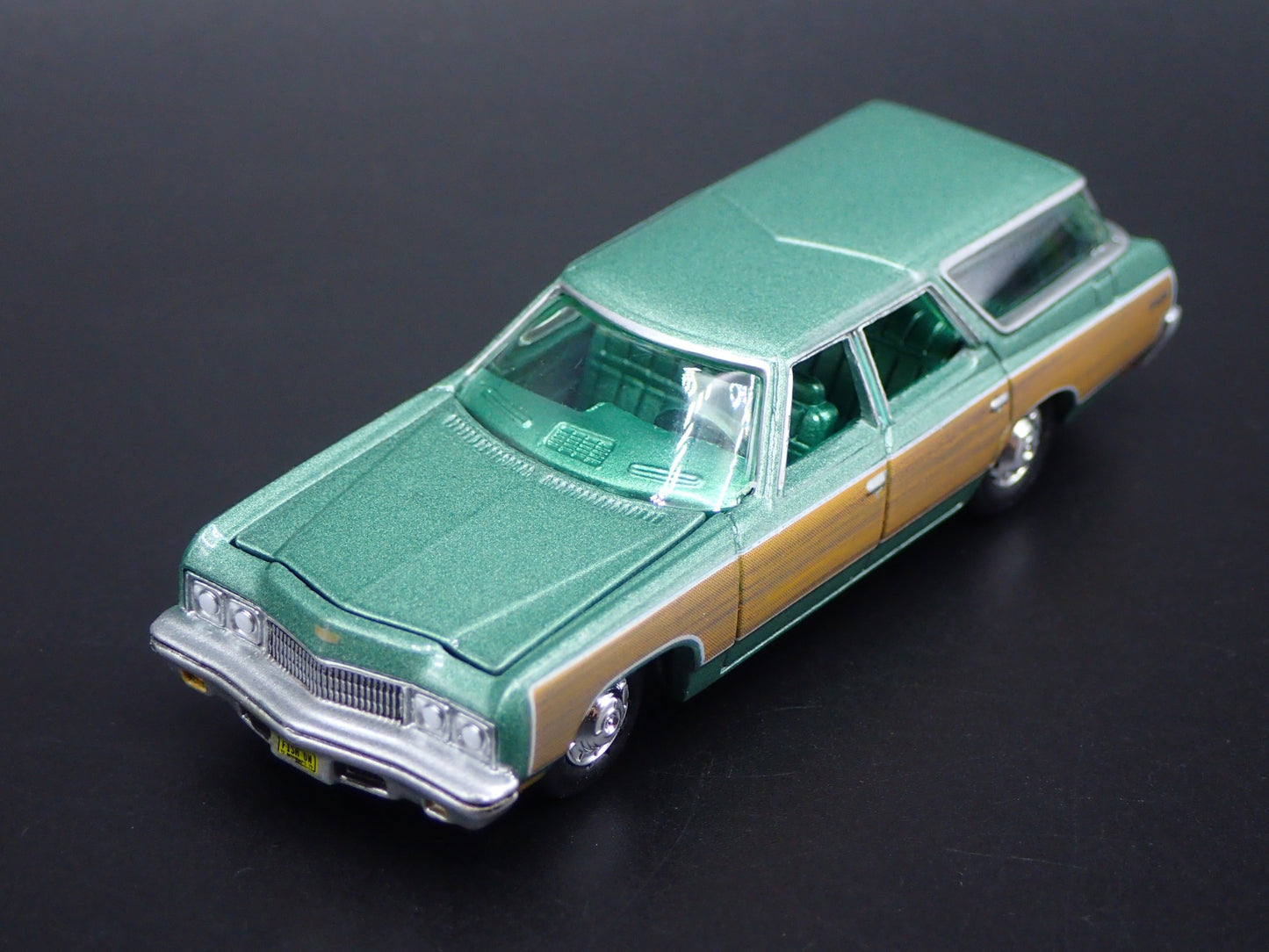 1973 73 CHEVY CHEVROLET CAPRICE STATION WAGON HITCH 1:64 SCALE DIECAST MODEL CAR