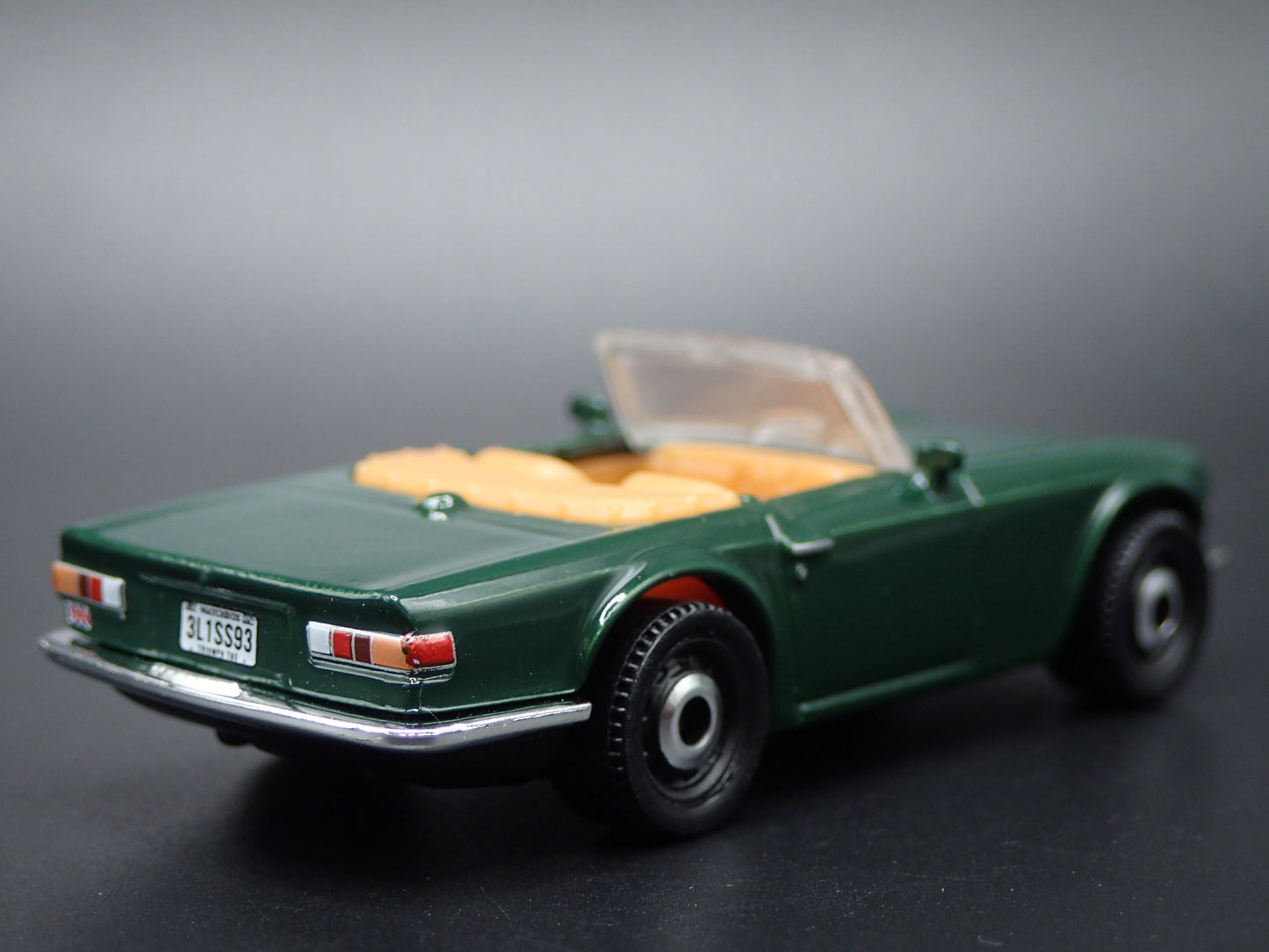 1968-1976 TRIUMPH TR6 CONVERTIBLE GREEN 1:64 SCALE DIORAMA DIECAST MODEL CAR