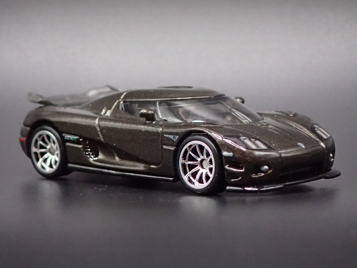 2006-2010 KOENIGSEGG CCXR SUPER CAR GRAY 1:64 SCALE DIORAMA DIECAST MODEL CAR