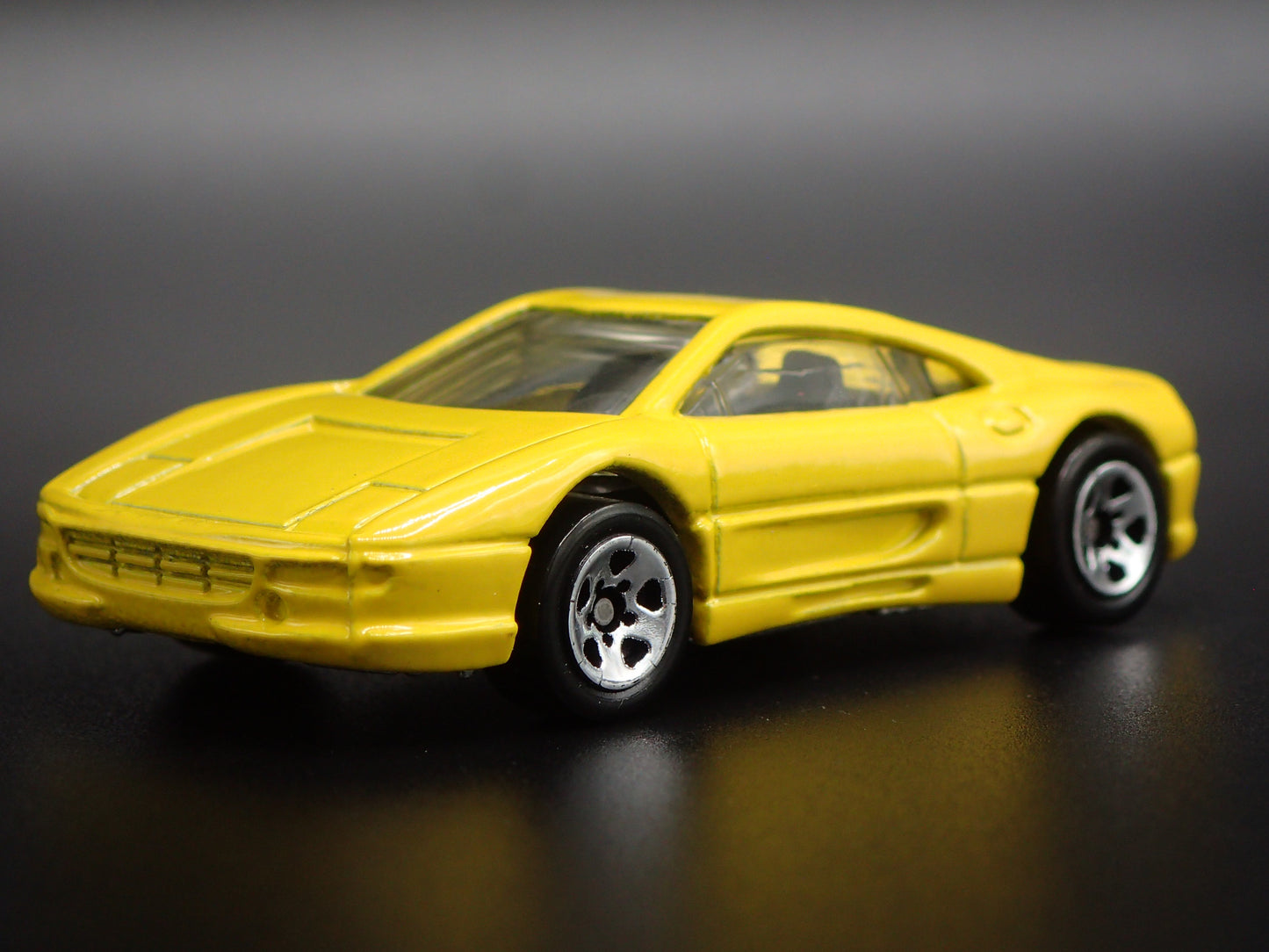 1994-1999 FERRARI 355 YELLOW 1:64 SCALE COLLECTIBLE DIORAMA DIECAST MODEL CAR