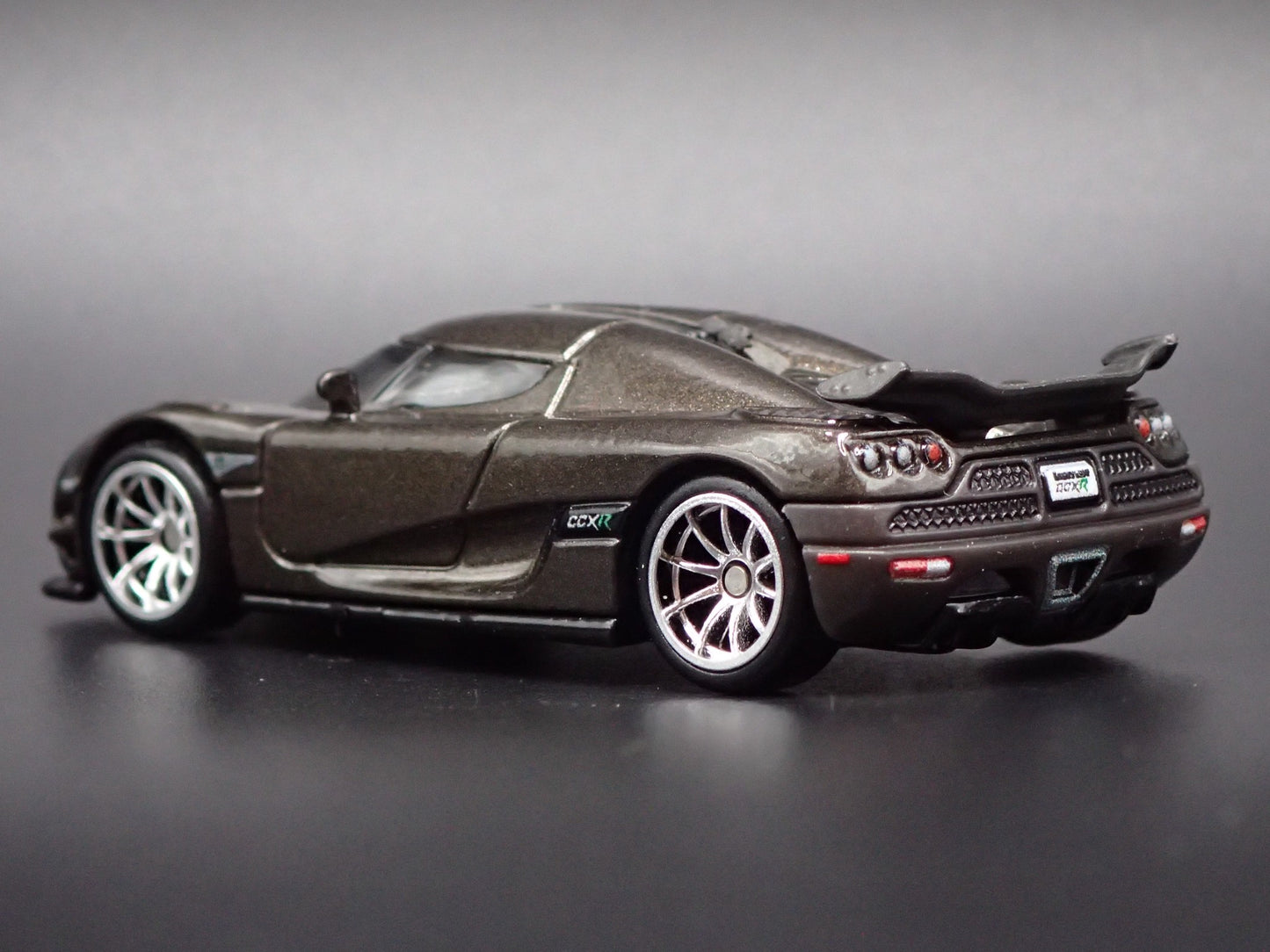 2006-2010 KOENIGSEGG CCXR SUPER CAR GRAY 1:64 SCALE DIORAMA DIECAST MODEL CAR