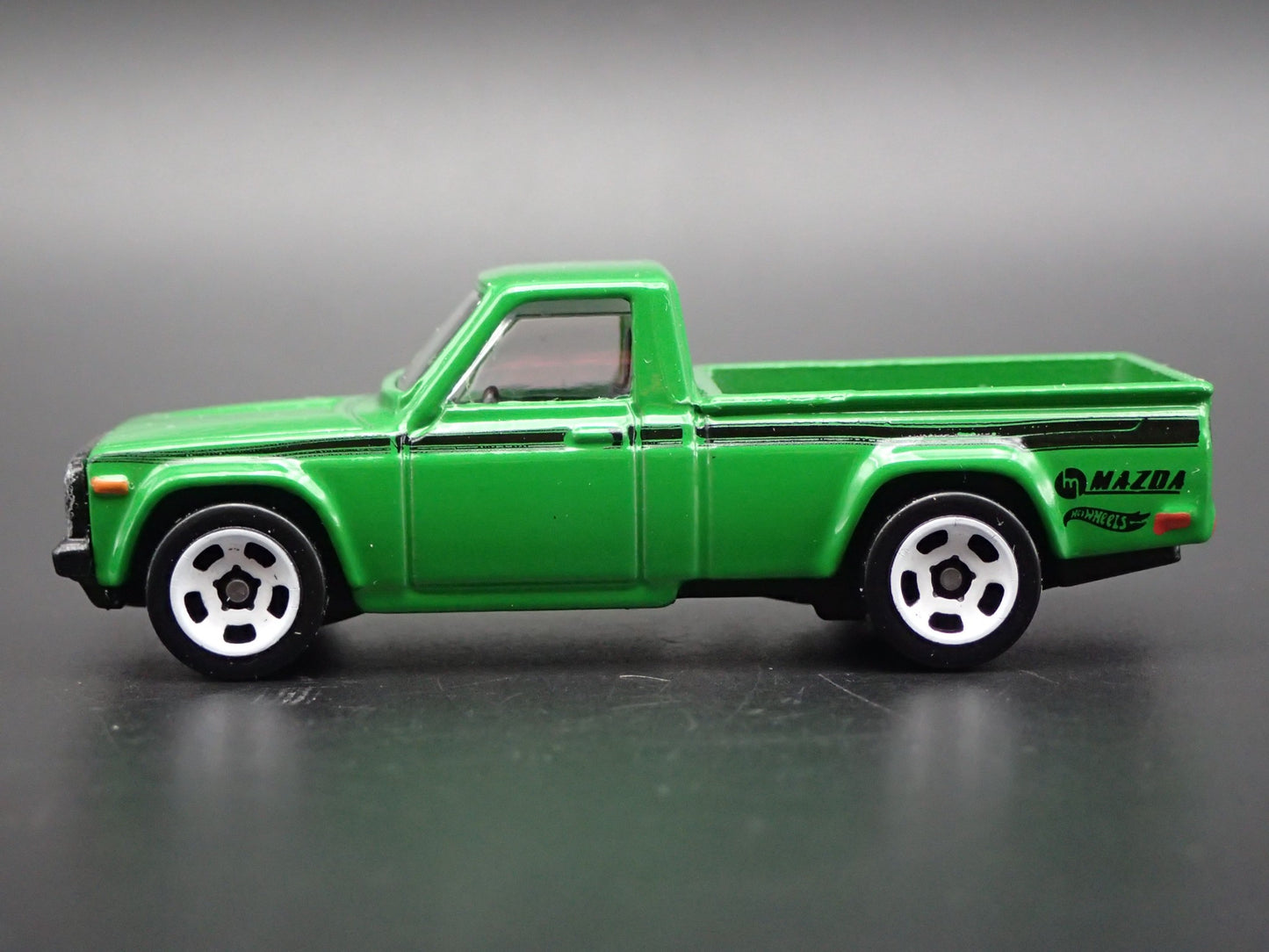 1974-1977 MAZDA REPU PICKUP TRUCK GREEN 1:64 SCALE DIORAMA DIECAST MODEL CAR