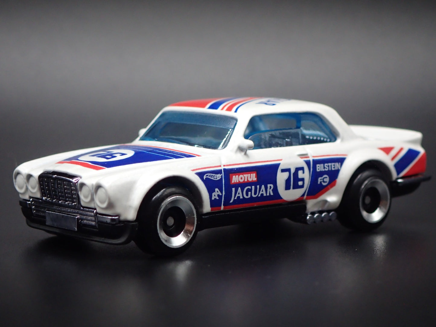 1975-1978 JAGUAR XJC V12 COUPE 1:64 SCALE COLLECTIBLE DISPLAY DIECAST MODEL CAR