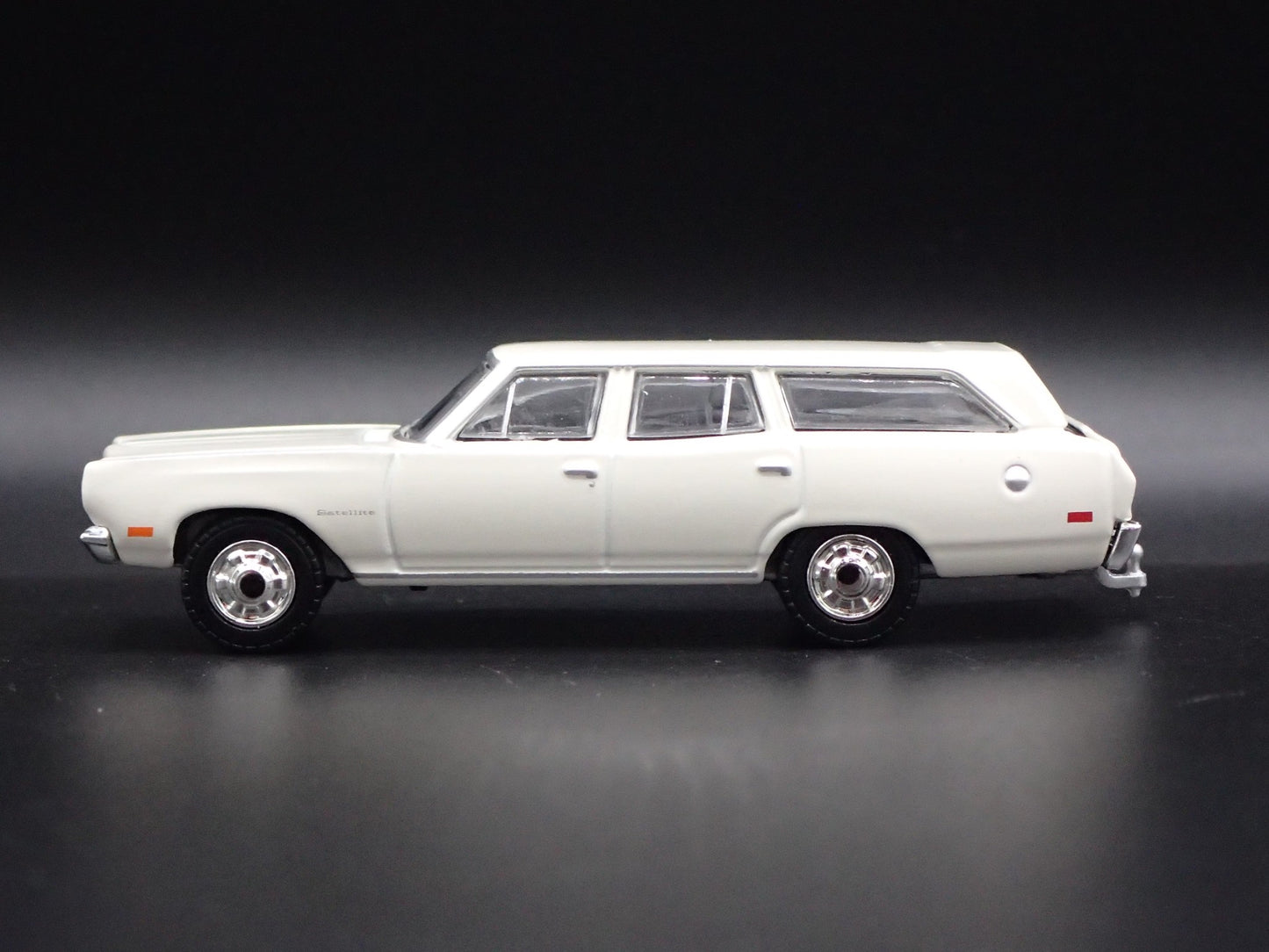 1969 69 PLYMOUTH SATELLITE STATION WAGON w/ HITCH 1:64 SCALE DIECAST MODEL CAR