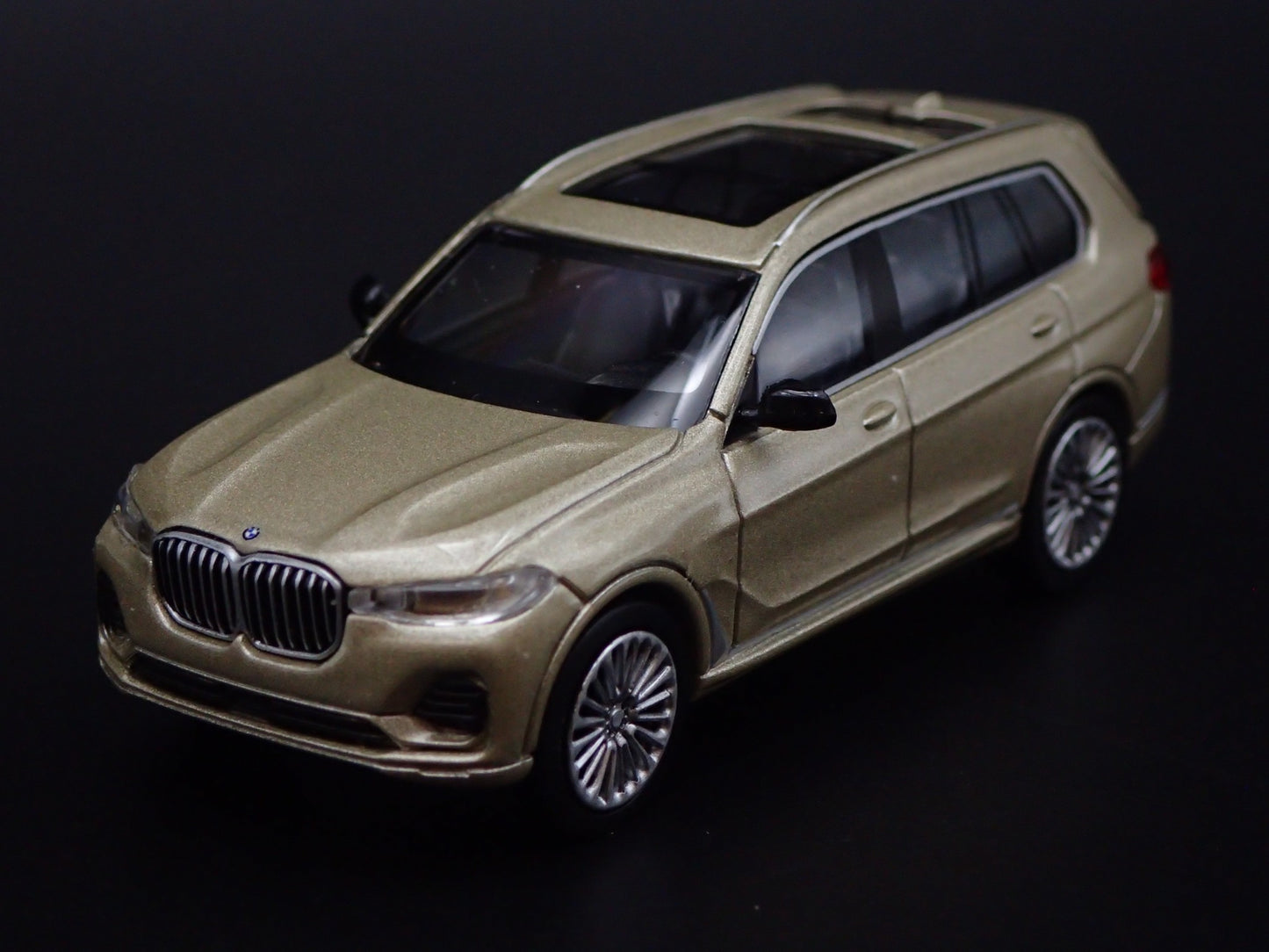 2019-2025 BMW X7 LUXURY SUV 1:64 SCALE COLLECTIBLE DIORAMA DIECAST MODEL CAR