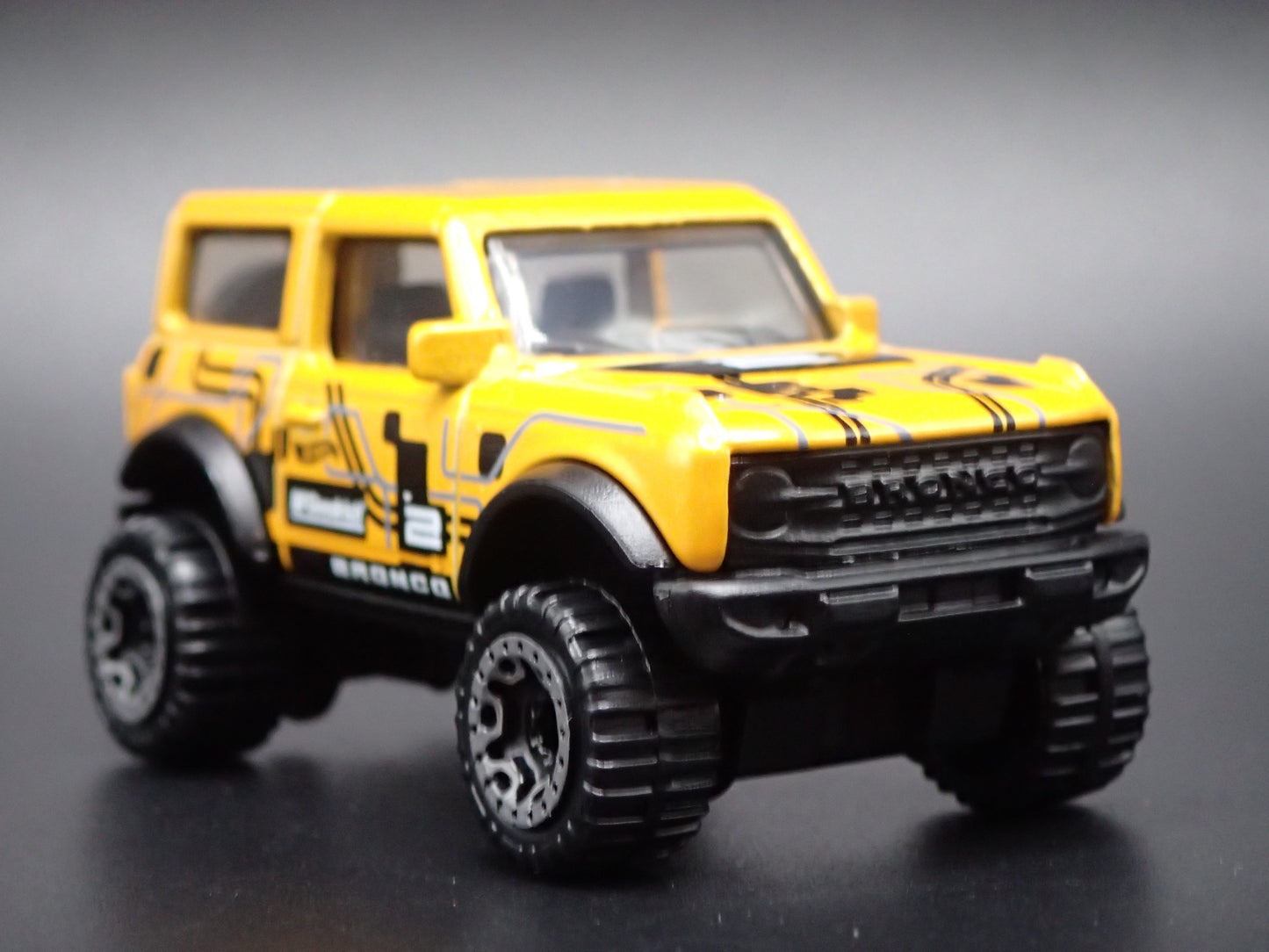 2021-2026 FORD BRONCO 2 TWO DOOR YELLOW 1:64 SCALE DIORAMA DIECAST MODEL CAR