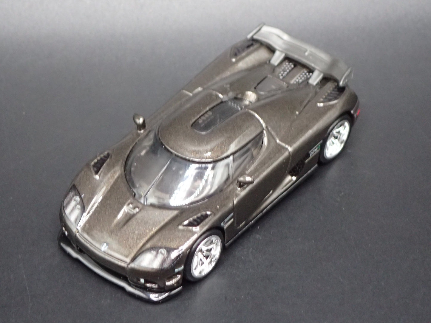 2006-2010 KOENIGSEGG CCXR SUPER CAR GRAY 1:64 SCALE DIORAMA DIECAST MODEL CAR