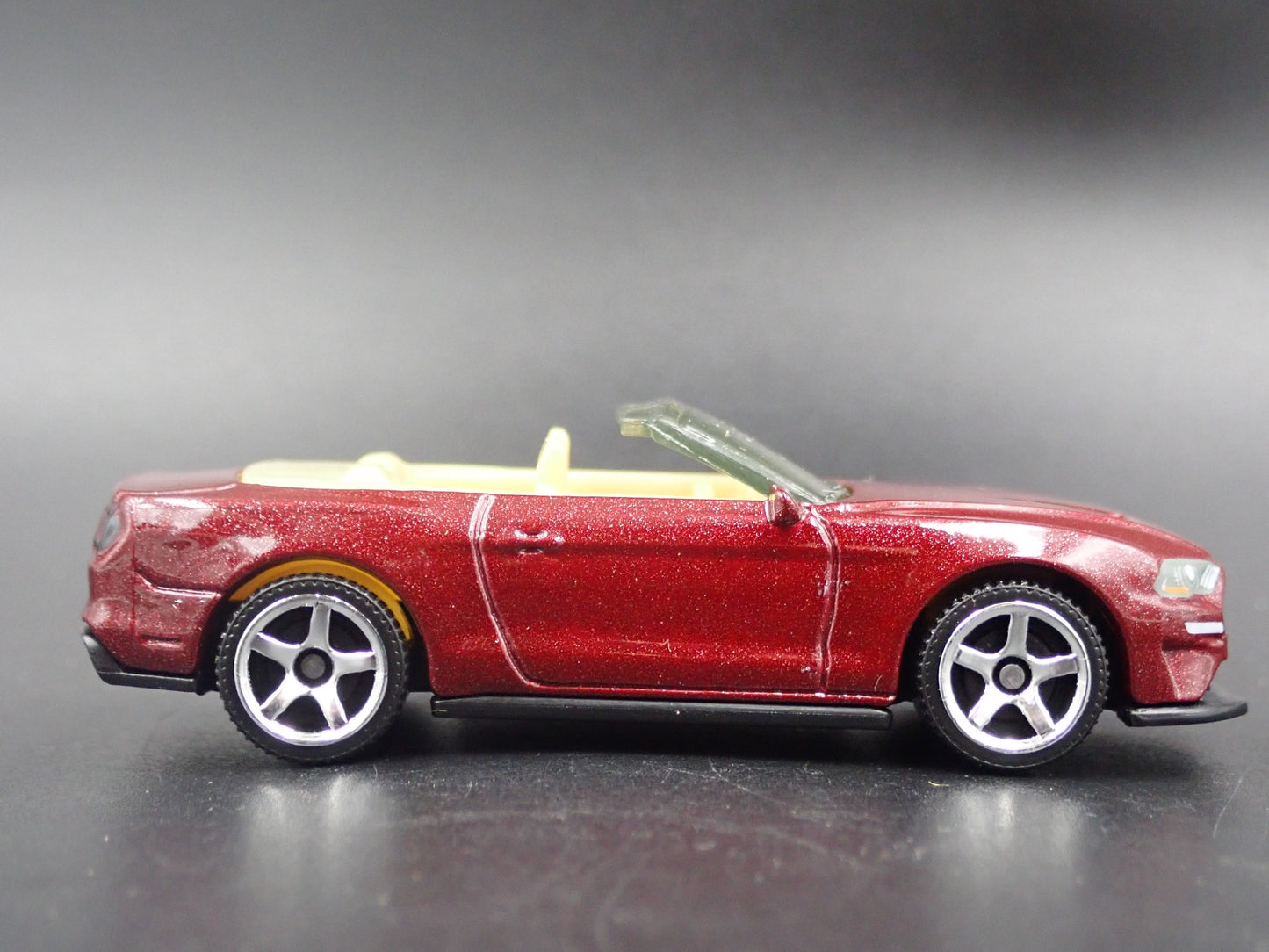 2015-2023 FORD MUSTANG CONVERTIBLE RARE 1/64 SCALE DIORAMA DIECAST MODEL CAR