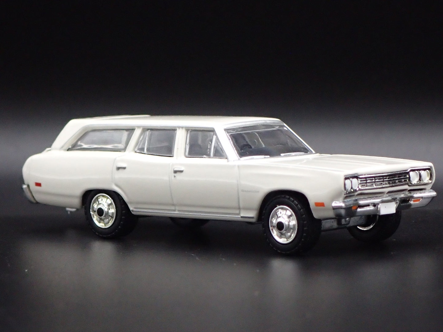 1969 69 PLYMOUTH SATELLITE STATION WAGON w/ HITCH 1:64 SCALE DIECAST MODEL CAR