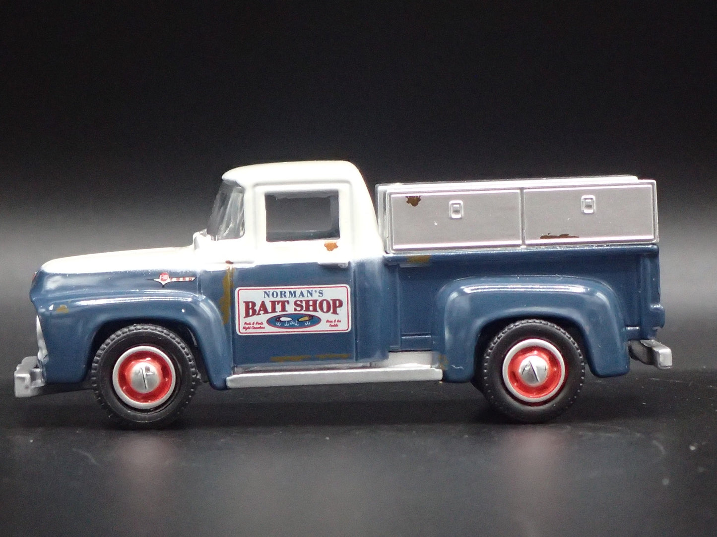 1956 56 FORD F100 PICKUP TRUCK 1:64 SCALE COLLECTIBLE DIORAMA DIECAST MODEL CAR