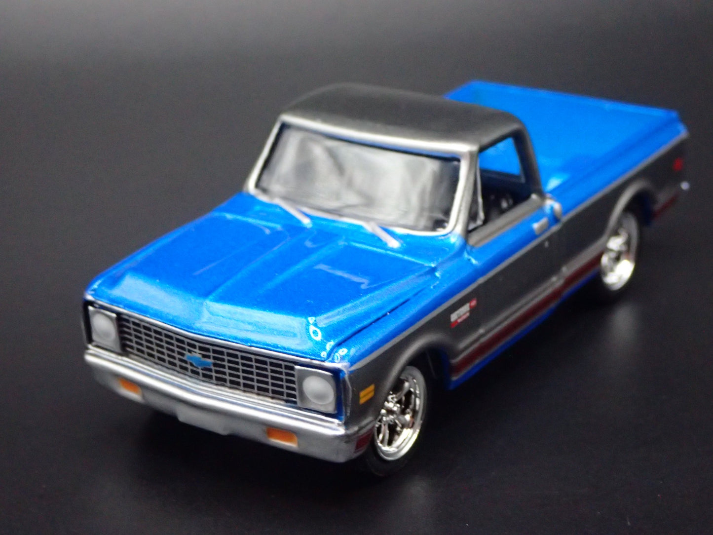 1972 72 CHEVY CHEVROLET C10 PICKUP TRUCK SHORT BED 1/64 SCALE DIECAST MODEL CAR