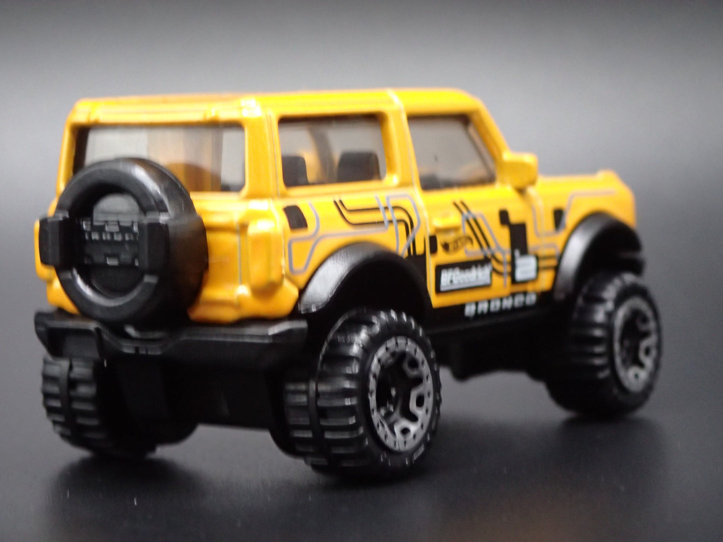 2021-2026 FORD BRONCO 2 TWO DOOR YELLOW 1:64 SCALE DIORAMA DIECAST MODEL CAR
