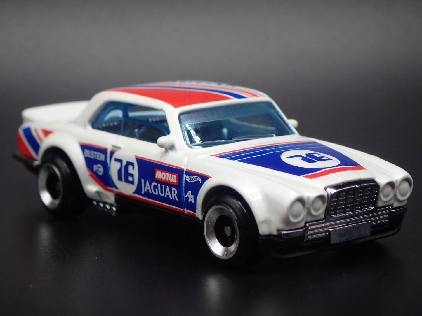 1975-1978 JAGUAR XJC V12 COUPE 1:64 SCALE COLLECTIBLE DISPLAY DIECAST MODEL CAR