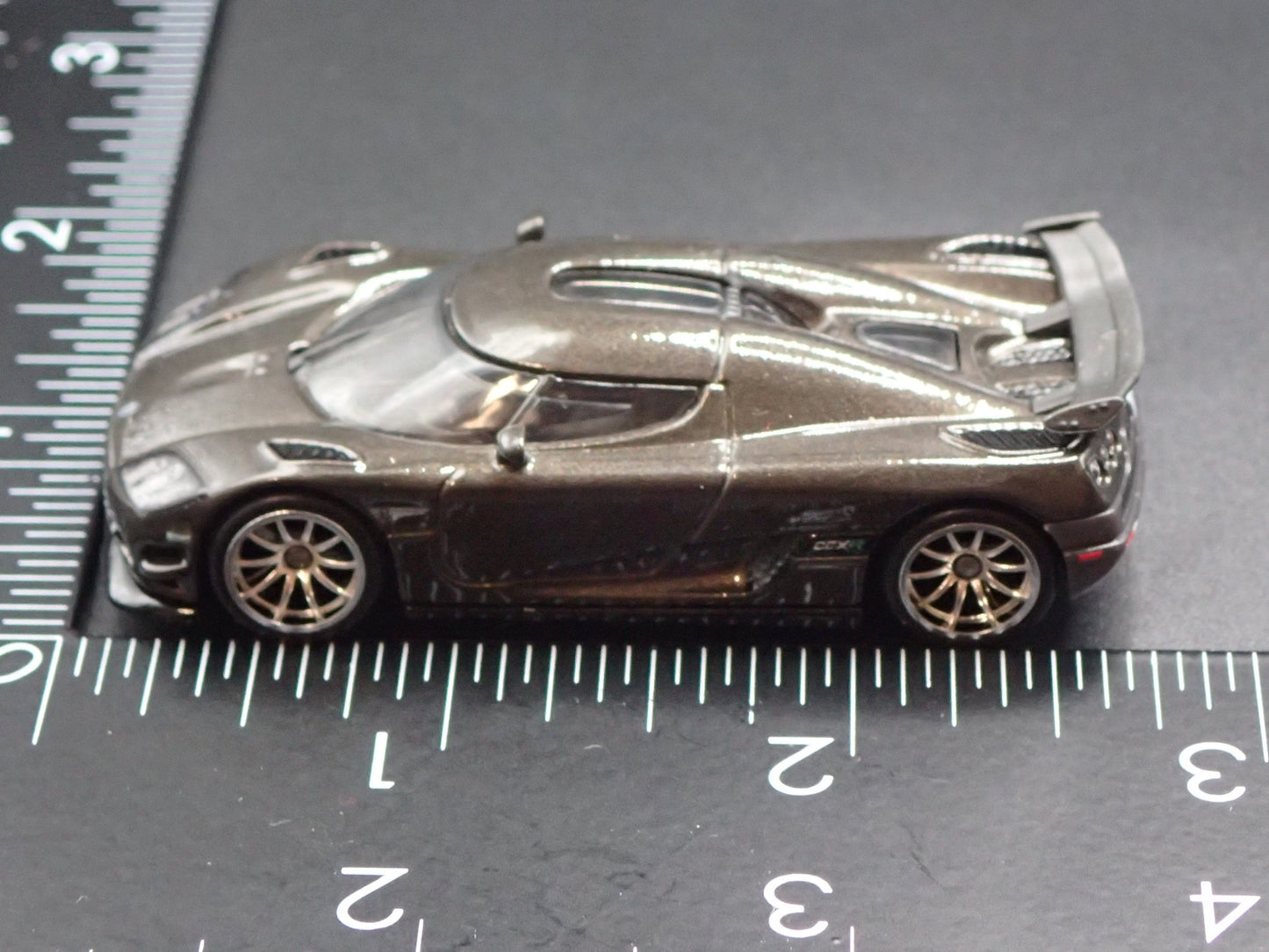 2006-2010 KOENIGSEGG CCXR SUPER CAR GRAY 1:64 SCALE DIORAMA DIECAST MODEL CAR