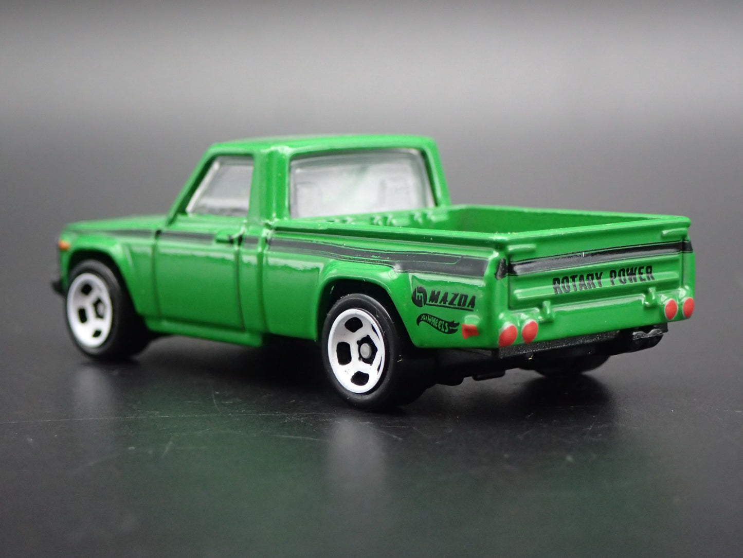 1974-1977 MAZDA REPU PICKUP TRUCK GREEN 1:64 SCALE DIORAMA DIECAST MODEL CAR