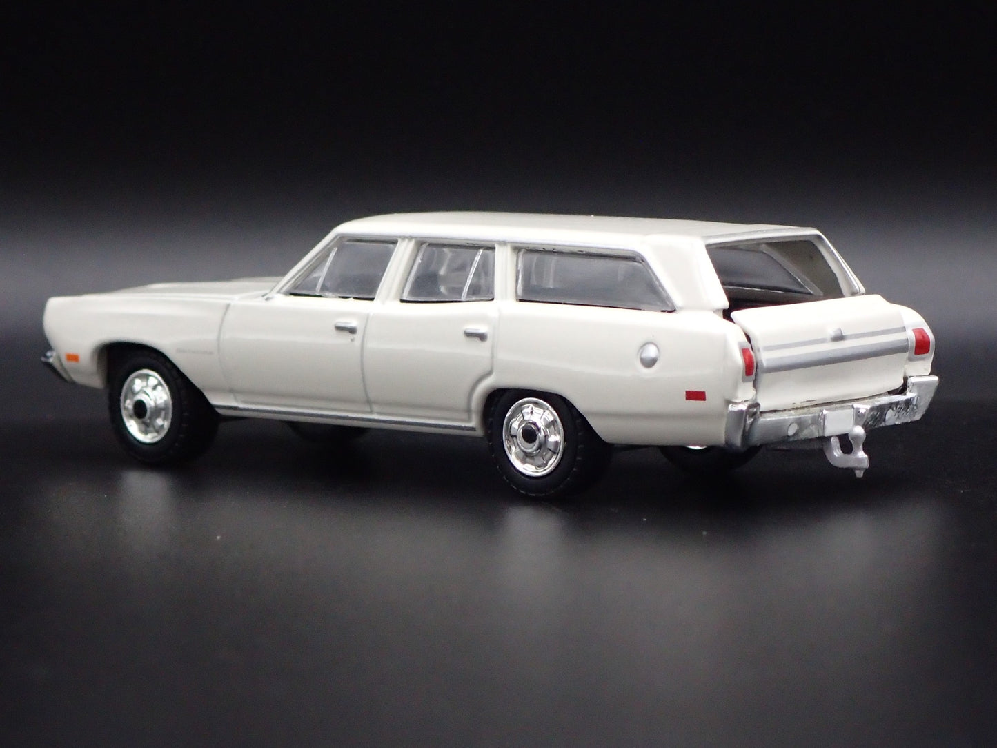 1969 69 PLYMOUTH SATELLITE STATION WAGON w/ HITCH 1:64 SCALE DIECAST MODEL CAR