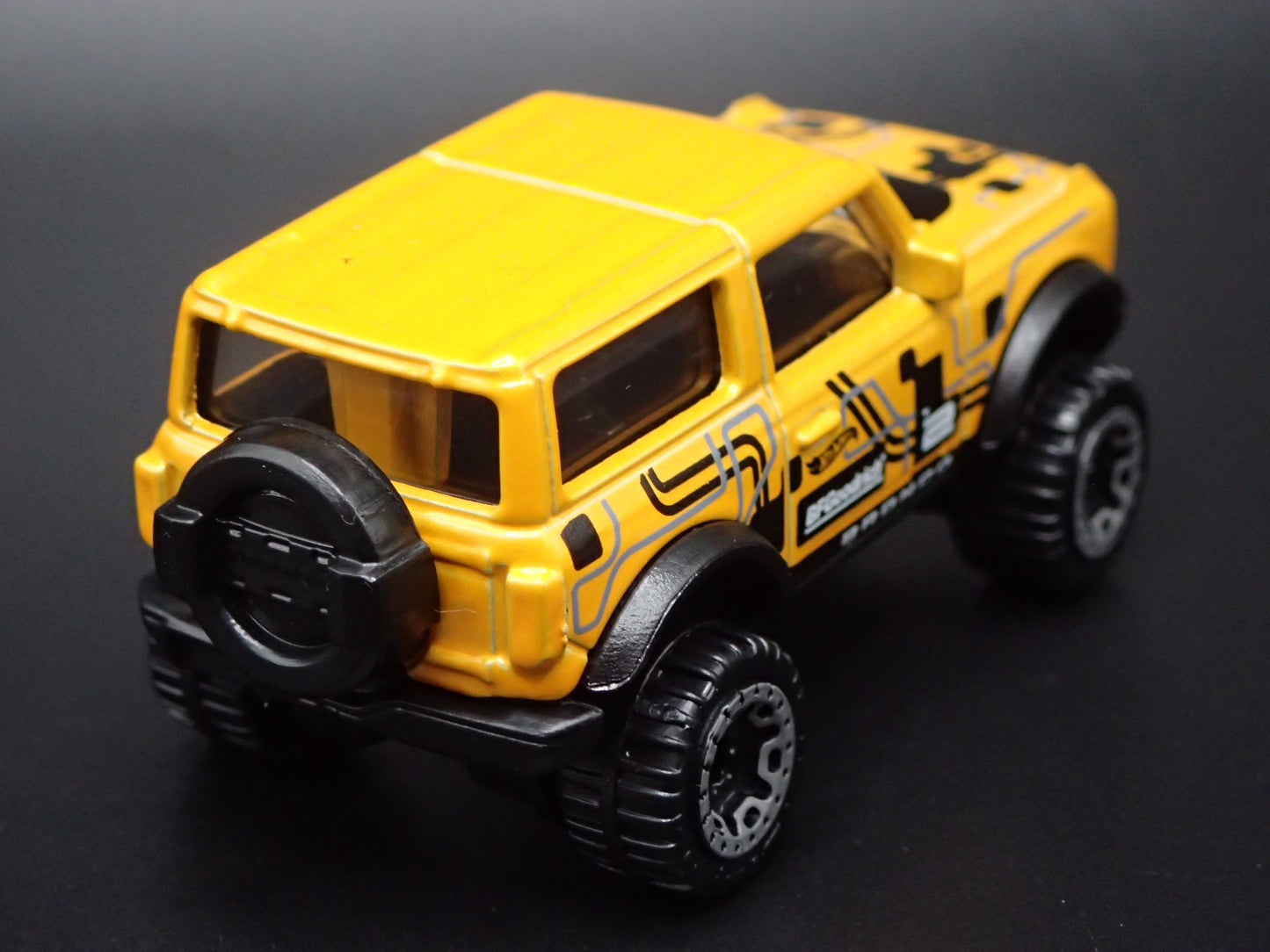 2021-2026 FORD BRONCO 2 TWO DOOR YELLOW 1:64 SCALE DIORAMA DIECAST MODEL CAR