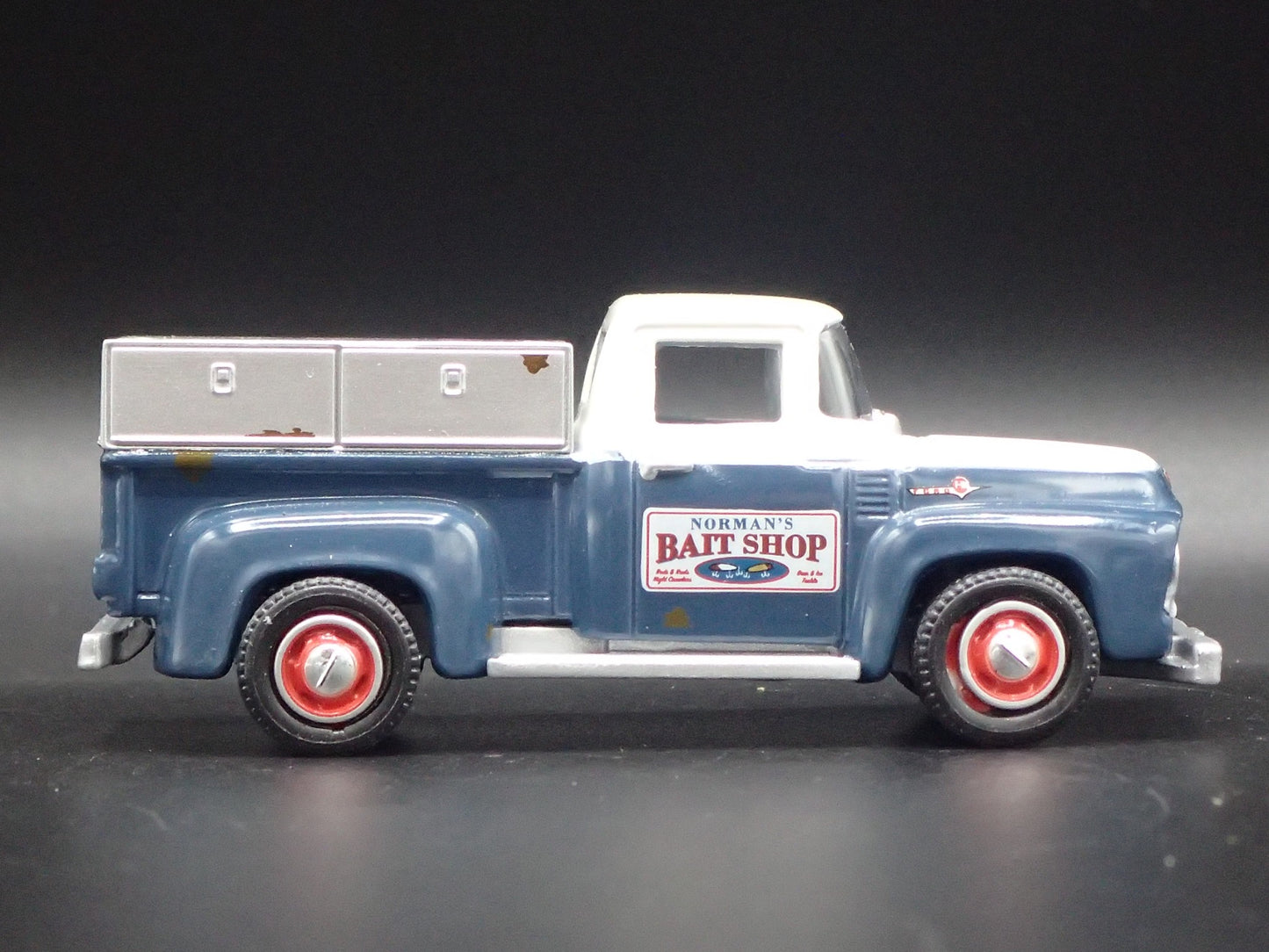 1956 56 FORD F100 PICKUP TRUCK 1:64 SCALE COLLECTIBLE DIORAMA DIECAST MODEL CAR