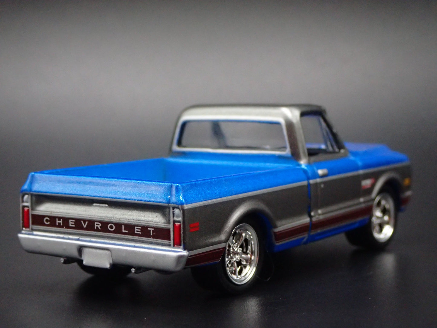1972 72 CHEVY CHEVROLET C10 PICKUP TRUCK SHORT BED 1/64 SCALE DIECAST MODEL CAR