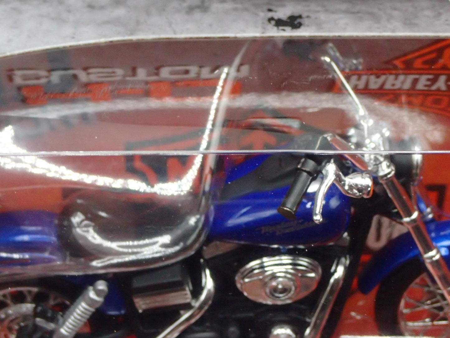 2006 DYNA STREET BOB HARLEY DAVIDSON MOTORCYCLE MAISTO SERIES 44 1/18 MODEL BIKE