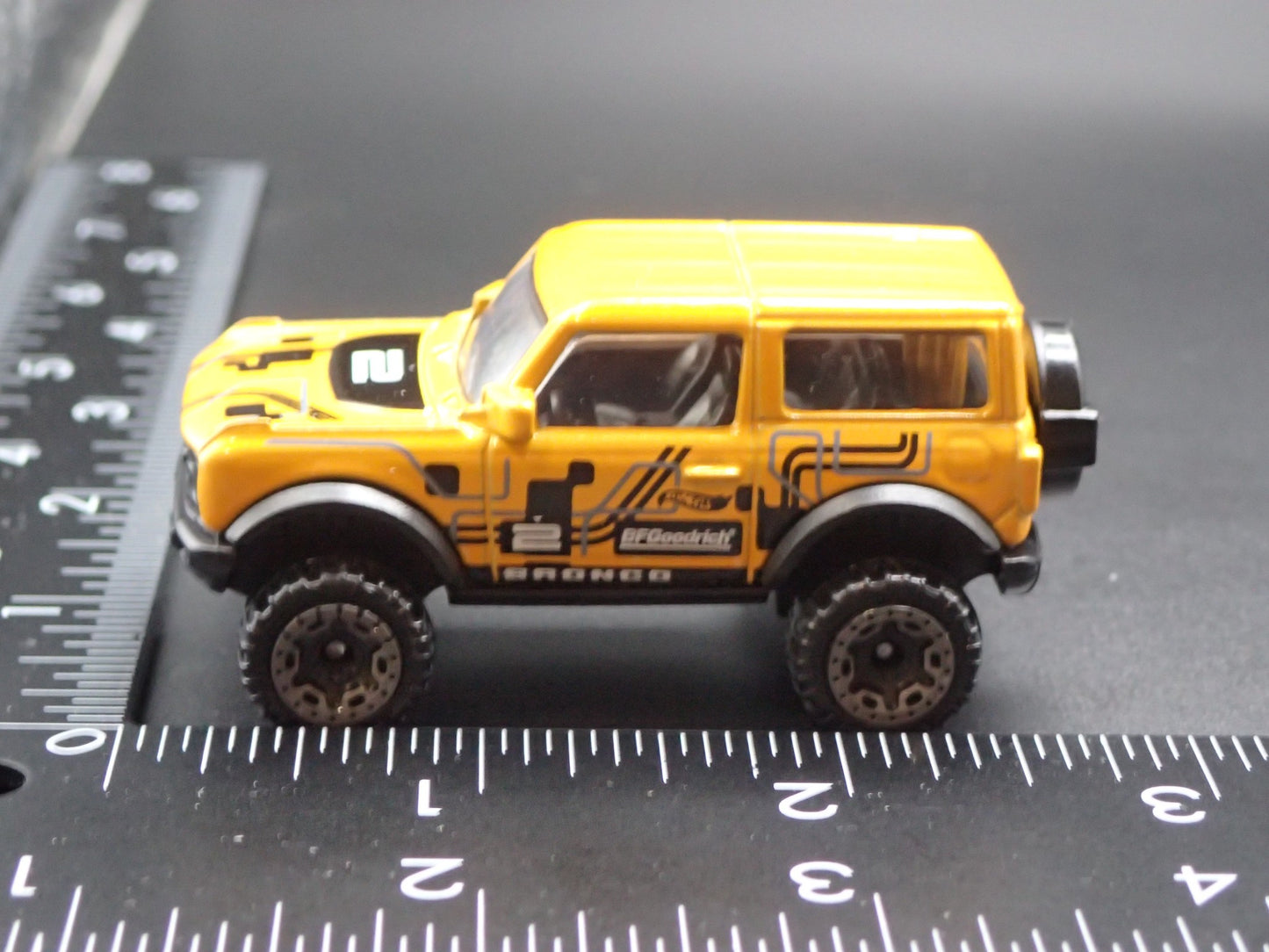 2021-2026 FORD BRONCO 2 TWO DOOR YELLOW 1:64 SCALE DIORAMA DIECAST MODEL CAR