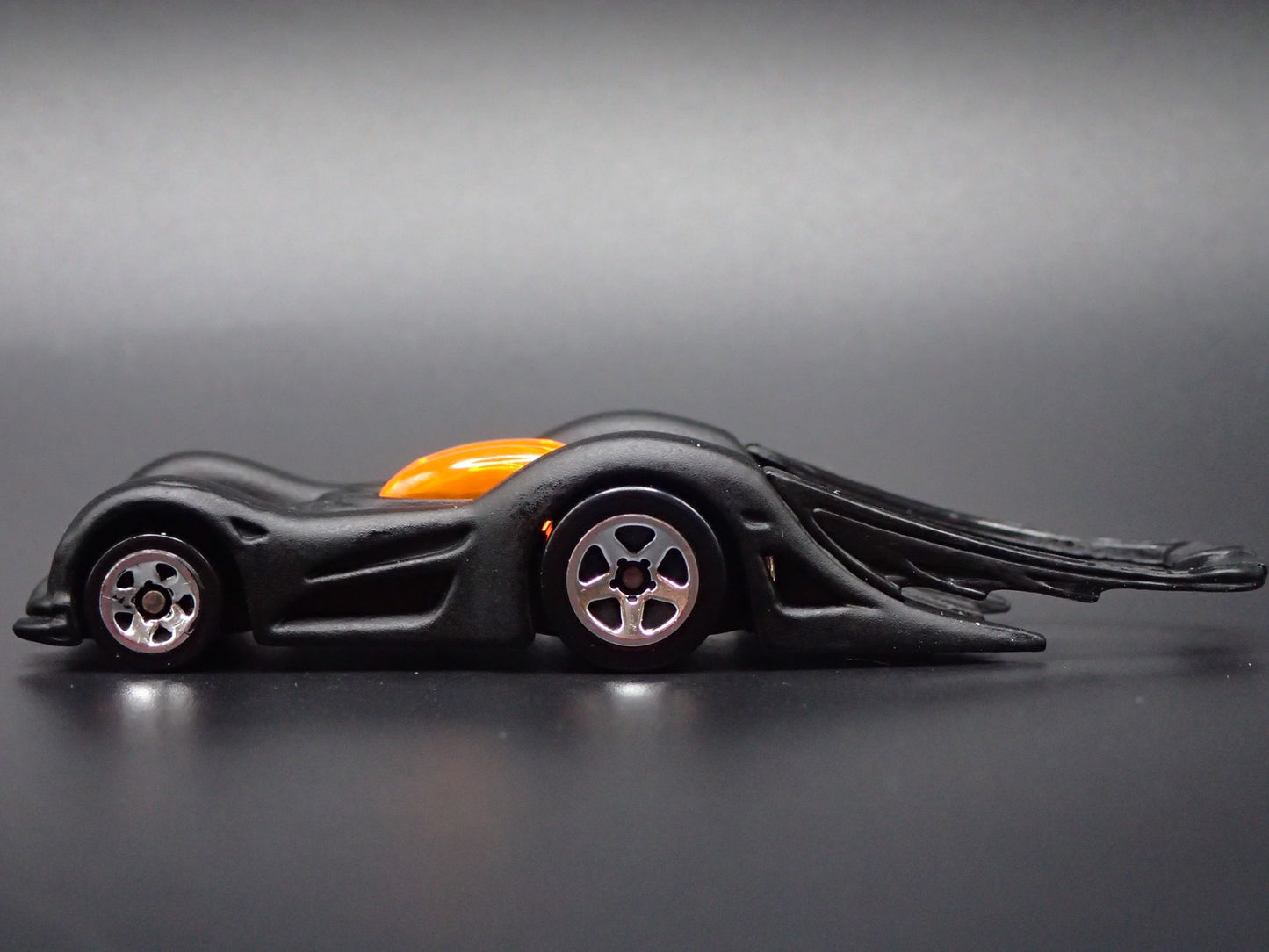 BATMAN CROOZE BATMOBILE BLACK 1:64 SCALE COLLECTIBLE DIORAMA DIECAST MODEL CAR