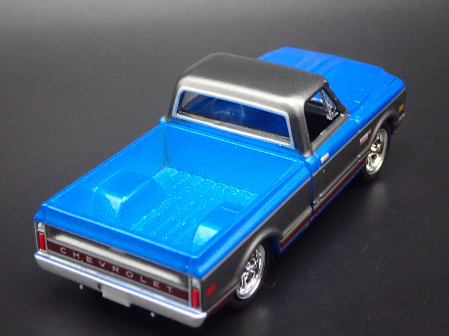 1972 72 CHEVY CHEVROLET C10 PICKUP TRUCK SHORT BED 1/64 SCALE DIECAST MODEL CAR