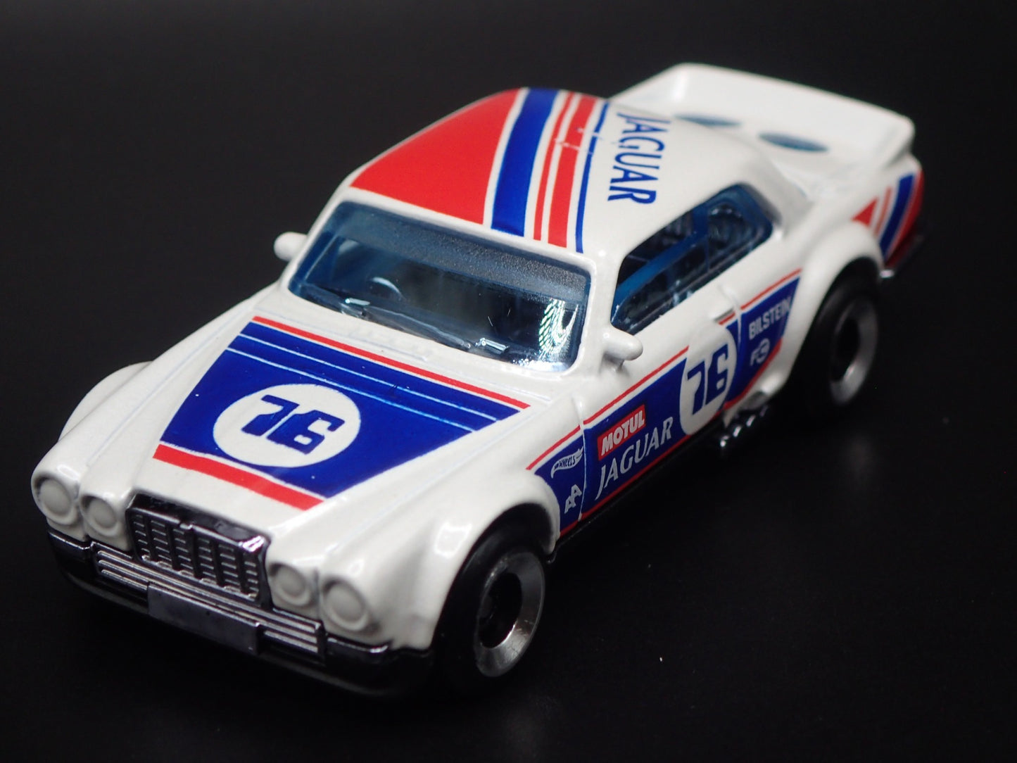 1975-1978 JAGUAR XJC V12 COUPE 1:64 SCALE COLLECTIBLE DISPLAY DIECAST MODEL CAR