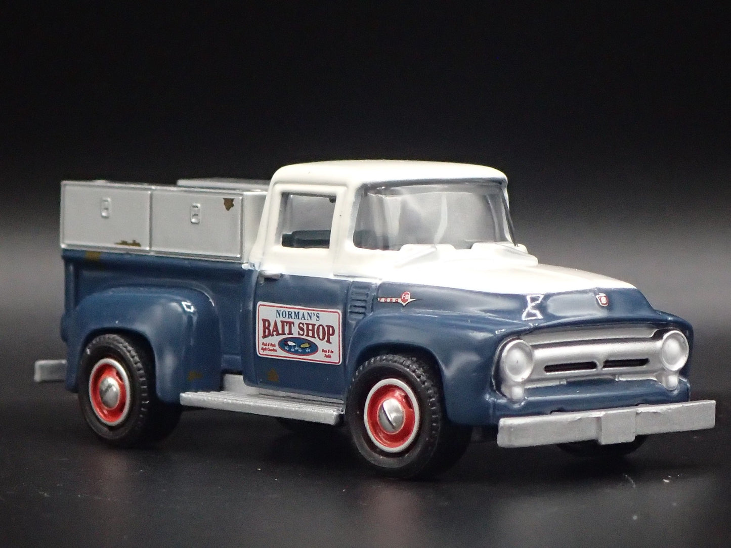 1956 56 FORD F100 PICKUP TRUCK 1:64 SCALE COLLECTIBLE DIORAMA DIECAST MODEL CAR
