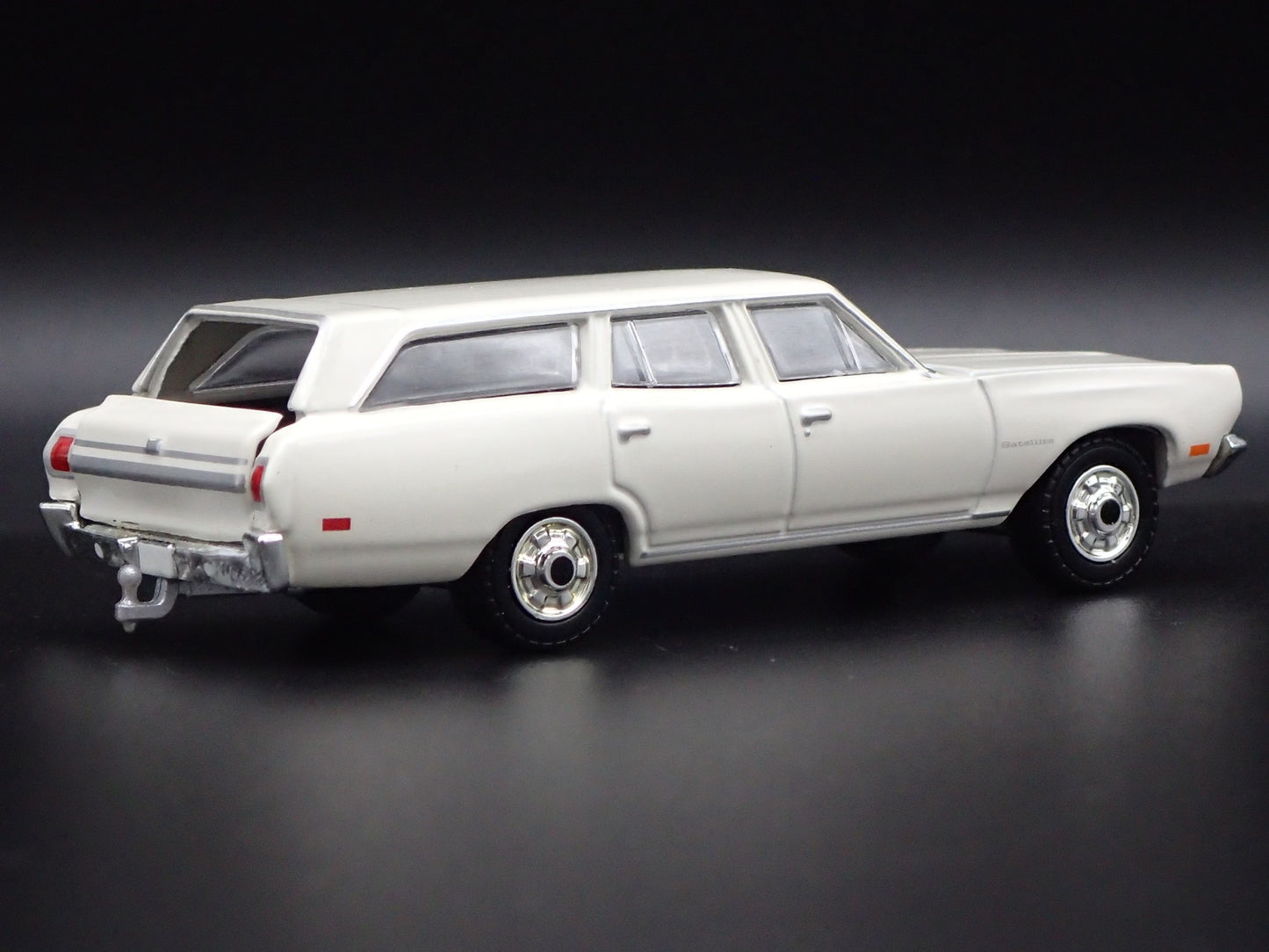 1969 69 PLYMOUTH SATELLITE STATION WAGON w/ HITCH 1:64 SCALE DIECAST MODEL CAR