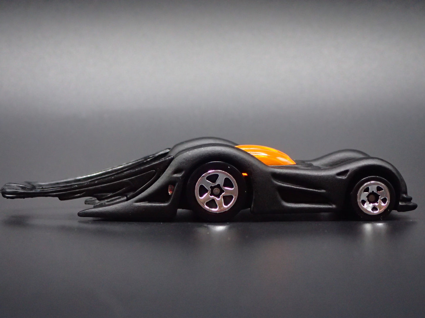 BATMAN CROOZE BATMOBILE BLACK 1:64 SCALE COLLECTIBLE DIORAMA DIECAST MODEL CAR