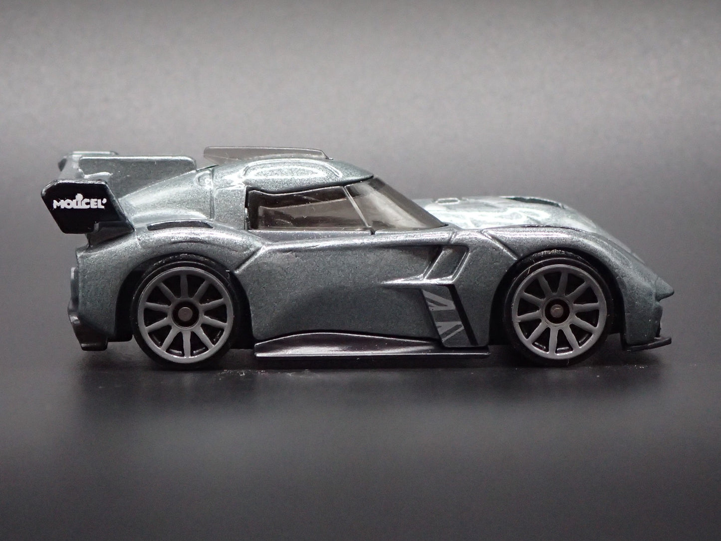 MCMURTRY SPEIRLING ELECTRIC CAR SILVER 1:64 SCALE DIORAMA DIECAST MODEL CAR