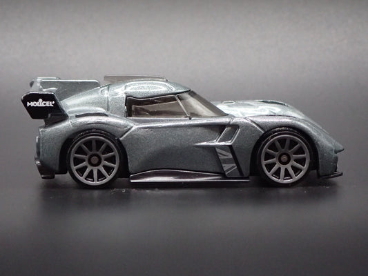 MCMURTRY SPEIRLING ELECTRIC CAR SILVER 1:64 SCALE DIORAMA DIECAST MODEL CAR
