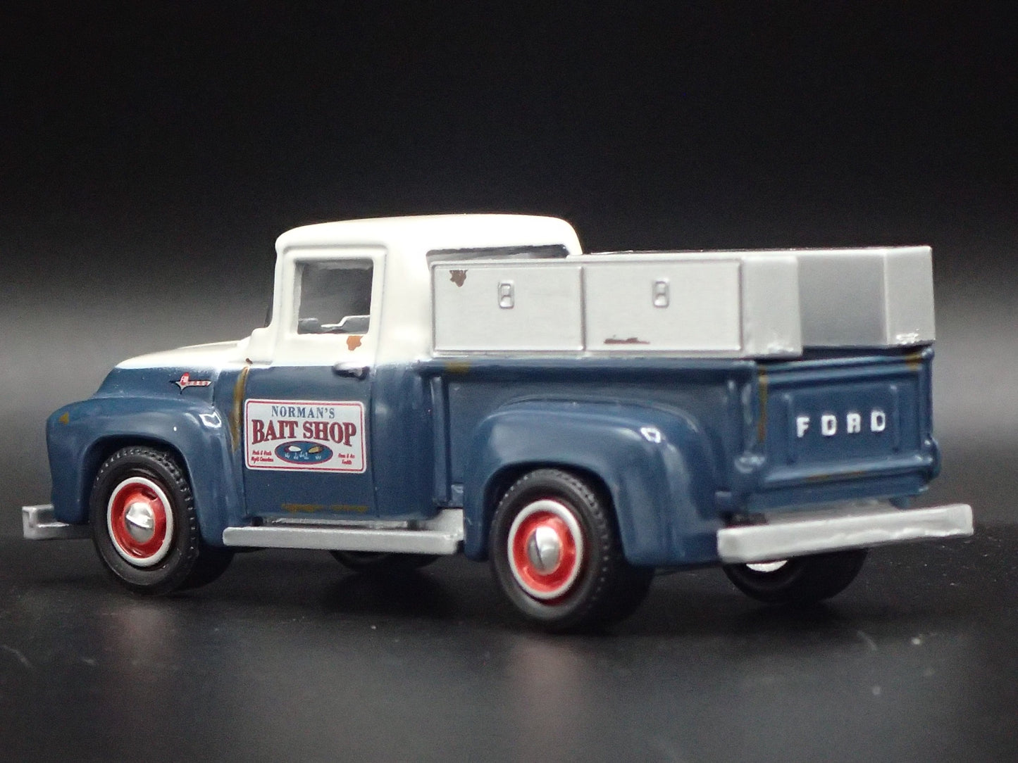1956 56 FORD F100 PICKUP TRUCK 1:64 SCALE COLLECTIBLE DIORAMA DIECAST MODEL CAR