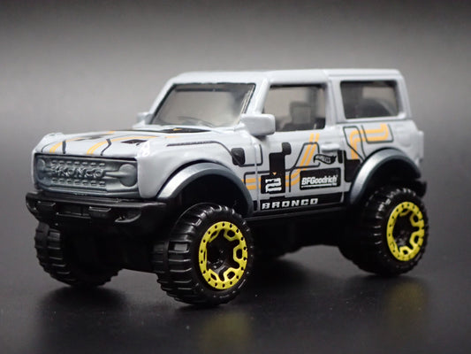 2021-2026 FORD BRONCO 2 TWO DOOR GRAY RARE 1:64 SCALE DIORAMA DIECAST MODEL CAR