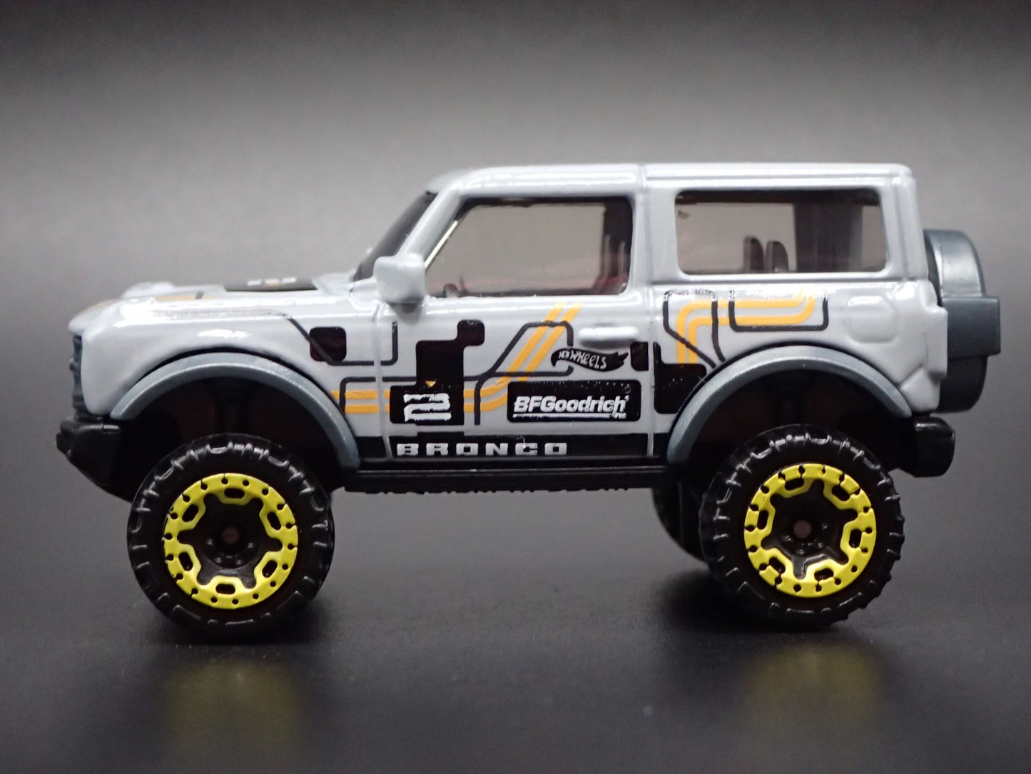 2021-2026 FORD BRONCO 2 TWO DOOR GRAY RARE 1:64 SCALE DIORAMA DIECAST MODEL CAR