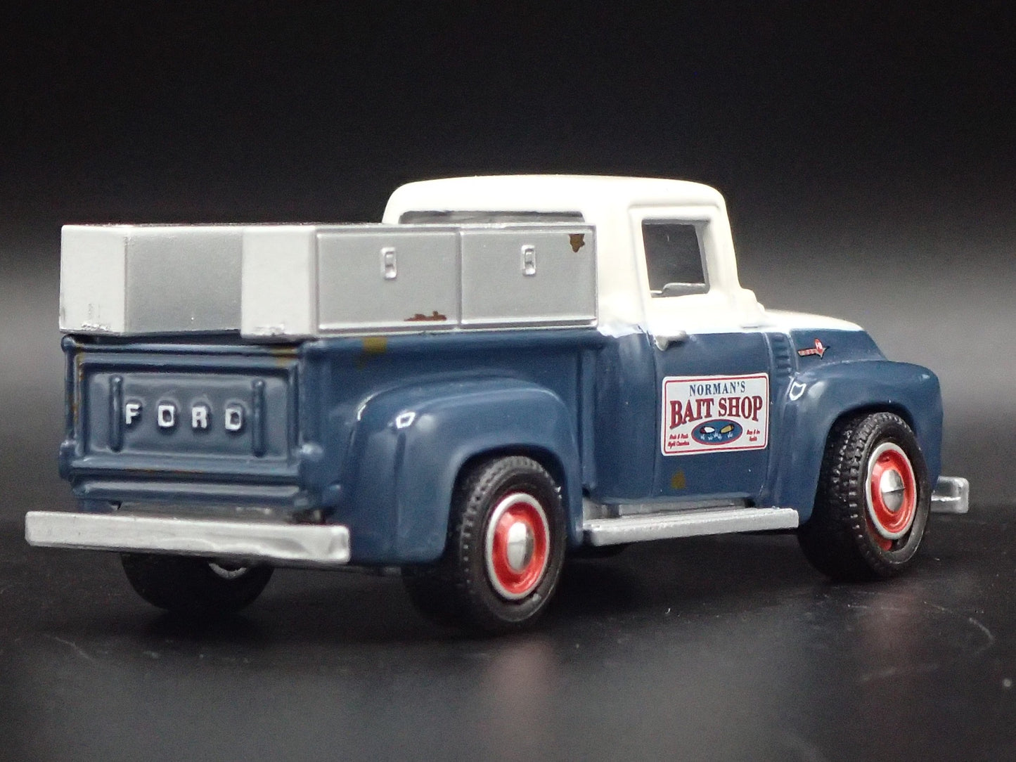 1956 56 FORD F100 PICKUP TRUCK 1:64 SCALE COLLECTIBLE DIORAMA DIECAST MODEL CAR
